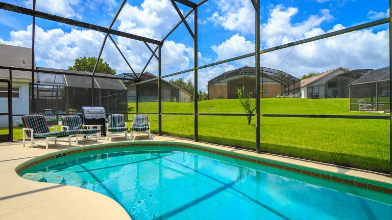 Abri de piscine 8×4 : les bonnes raisons de se lancer