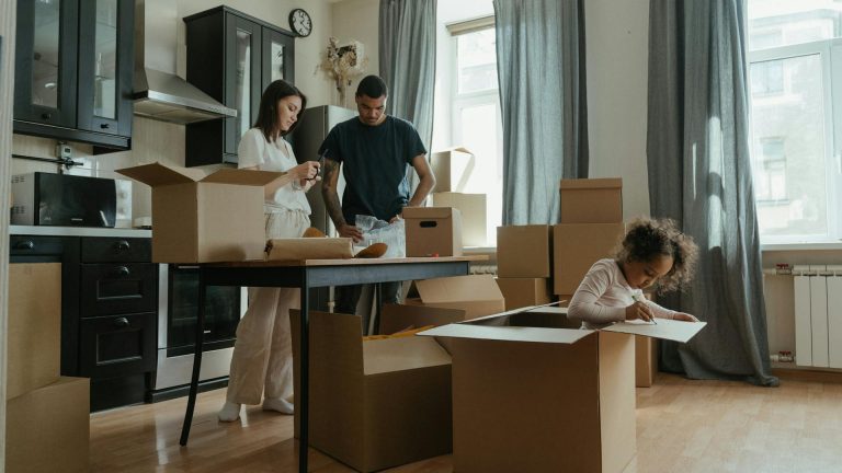 Emménagement en Suisse : quelles sont les démarches obligatoires sous 14 jours ?