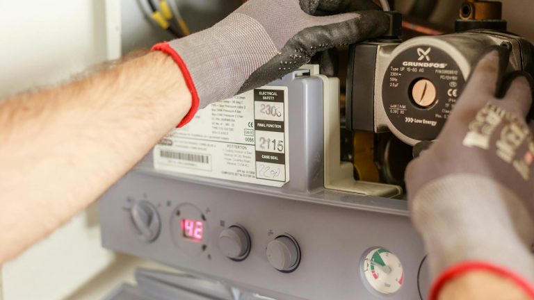 Est-il normal qu’un chauffe-eau soit chaud au toucher ?